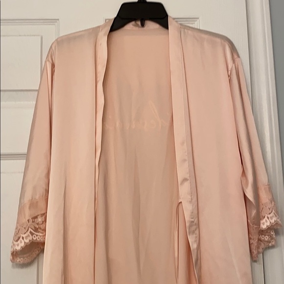 Pink Robe - Picture 3 of 9
